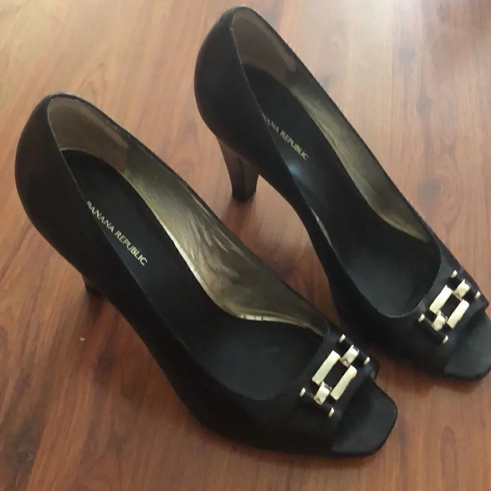 Banana Republic Black good peep toe heels 9